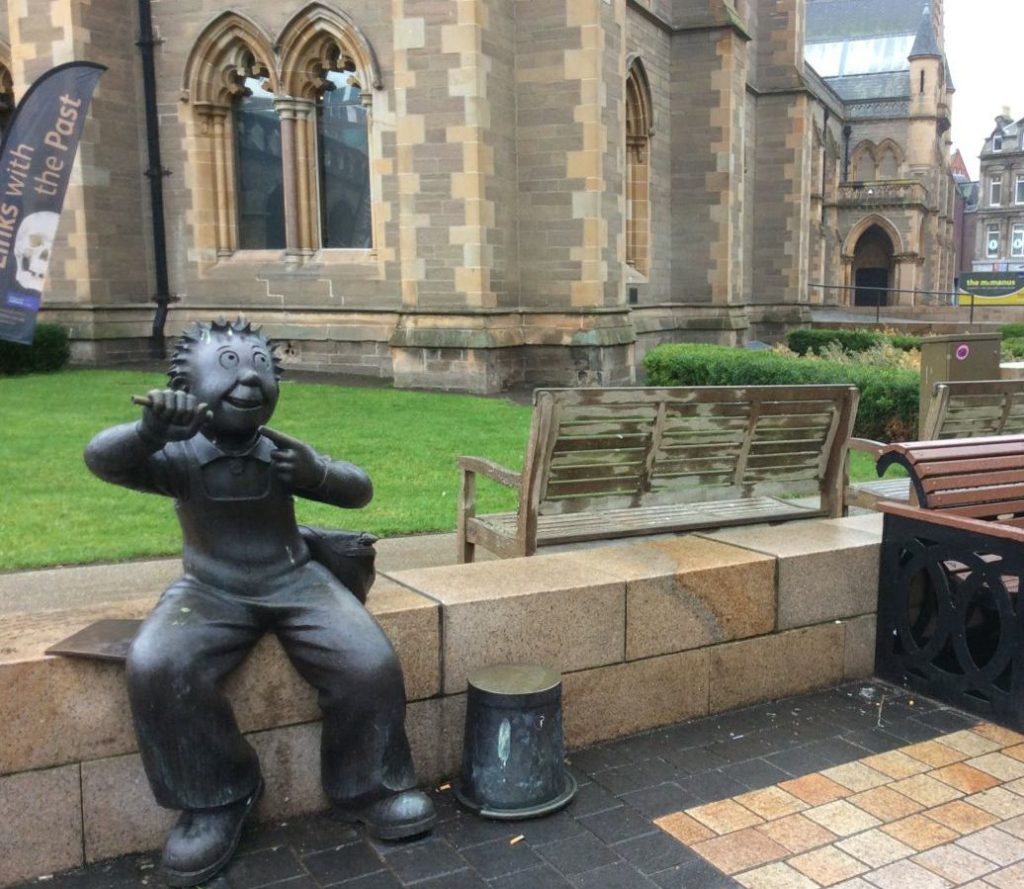 Oor Wullie statue outside McManus, Dundee's art gallery and museum